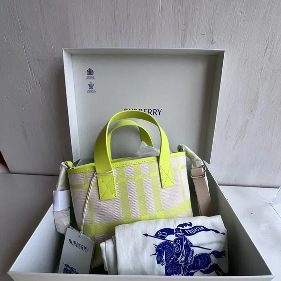 BURBERRY Check Tote- Vivid Lime - Picture 15 of 16